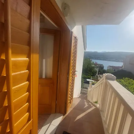 Iva 50m From Апартаменты